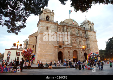 Ballons außerhalb der Domstadt Oaxaca Mexico Stockfoto