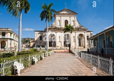 Plaza Mayor und Kirche Parroquial Bürgermeister oder Santisima Trinidad, Trinidad, Kuba Stockfoto