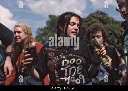 Menschen tanzen in Hackney Festival für Obdachlose eine Outdoor-alternative festival Stockfoto