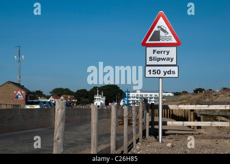 Fähre Slipway Zeichen für sandbänke von Studland Fähre, Dorset, Großbritannien Stockfoto