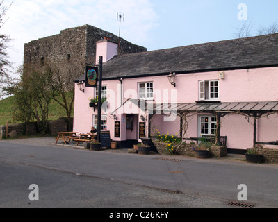 Castle Inn und Lydford Castle, Devon, UK Stockfoto