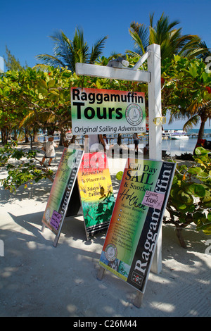 Tauchen Angeln Segeln und Tagesausflüge auf Caye Caulker Strand Stockfoto