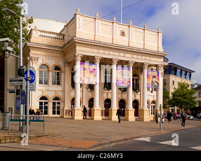 Theatre Royal Nottingham Stadtzentrum England UK erbaut 1865 mit klassischen Fassade und korinthischen Säulen, entworfen von Charles Phipps Stockfoto