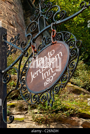 Melden Sie außen Ye Olde Reise nach Jerusalem Pub Nottingham England UK die von 1189 n. Chr. datiert und behauptet Englands älteste Pub Stockfoto