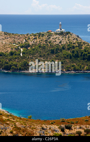 Leuchtturm Struga auf dem Hügel am Skrivena Luka, Stockfoto