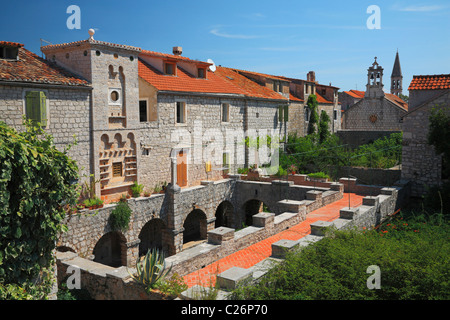 Tvrdalj, die befestigte Sommerresidenz von Petar Hektorovic in Stari Grad Stadt auf der Insel Hvar Kroatien. Stockfoto