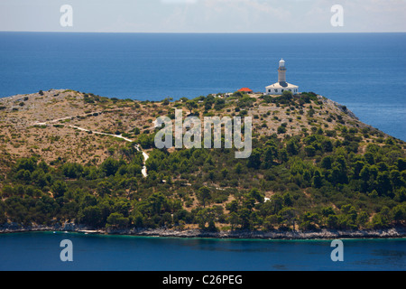 Insel Lastovo, Leuchtturm Struga oben auf dem Hügel, Skrivena Luka Stockfoto