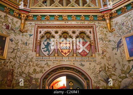 Wappen im Salon am Castell Coch Cardiff Wales UK 117242 Castell Coch Stockfoto