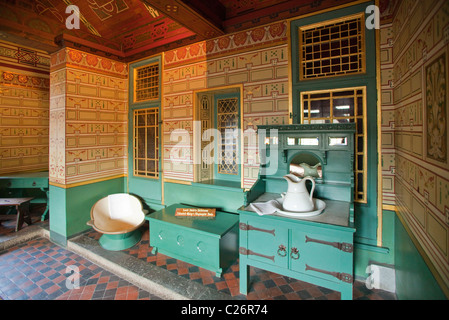 Viktorianische Zimmer mit Badewanne und Waschbecken im Castell Coch Cardiff Wales UK 117244 Castell Coch Stockfoto