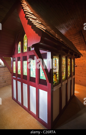 Kapelle mit Glasfenster im Castell Coch Cardiff Wales UK Stockfoto