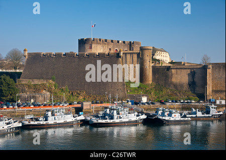 Militärische Hafen und die Burg, Brest (29200), Finistere, Bretagne, Frankreich, Europa Stockfoto