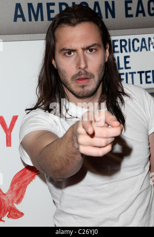 Andrew WK American Eagle Outfitters Flagship Store Vorschau Party am Times Square - Ankunft New York City, USA - 17.11.09 Stockfoto