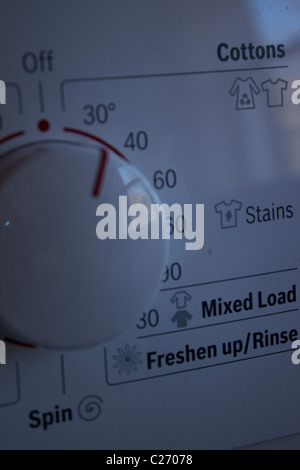 Auf 30 Grad waschen Waschmaschine Zifferblatt gesetzt