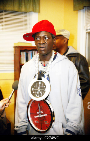 Flava Flav Public Enemy im Sasha Bruce House für Obdachlose Jugendliche und Gastgeber ein Thanksgiving Dinner für Obdachlose Jugendliche. Stockfoto