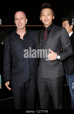 James McTeigue und Regen Raizo die Premiere von "Ninja Assassin" abgehaltenen Graumans Chinese Theatre Los Angeles, Kalifornien, USA- Stockfoto