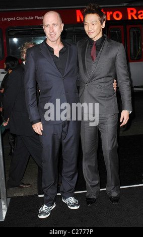 James McTeigue und Regen Raizo die Premiere von "Ninja Assassin" abgehaltenen Graumans Chinese Theatre Los Angeles, Kalifornien, USA- Stockfoto