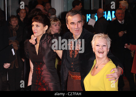 Rebecca Miller, Daniel Day-Lewis, Dame Judi Dench Nine - Weltpremiere am Odeon Leicester Square London, England- Stockfoto