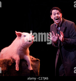 Reece Shearsmith in der Musical-Komödie Betty Blue Eyes am Novello Theatre Stockfoto