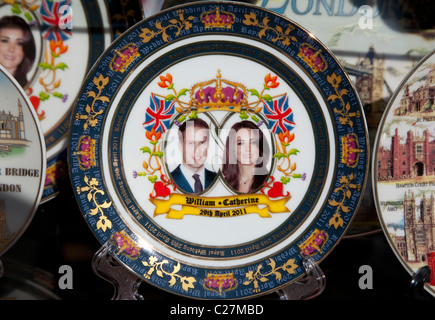 Königliche Hochzeit Souvenirs zum Verkauf in London Stockfoto