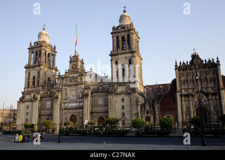 Die Metropolitan-Kathedrale Mariä Himmelfahrt Mariens auf dem Zocalo, Mexiko-Stadt. Stockfoto