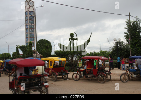 Rot, gelb und blau Mototaxis in Pucallpa, Peru Stockfoto