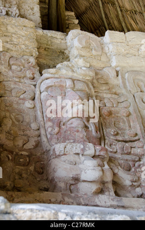 Quintana Roo, Mexiko, Yucatan-Halbinsel in der Nähe von Costa Maya. Kohunlich Maya Ruinen, Pyramide der Masken Stockfoto