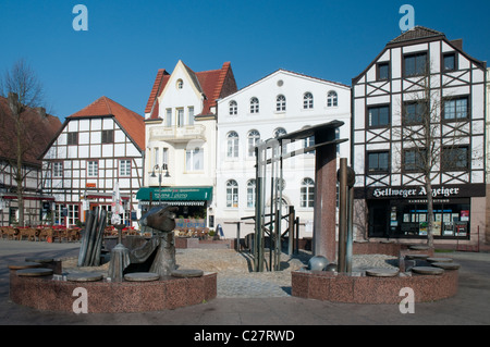 Marktplatz mit Fachwerkhäusern, in der Front einen Brunnen, Kamen, Kreis Unna, Nordrhein-Westfalen, Deutschland Stockfoto
