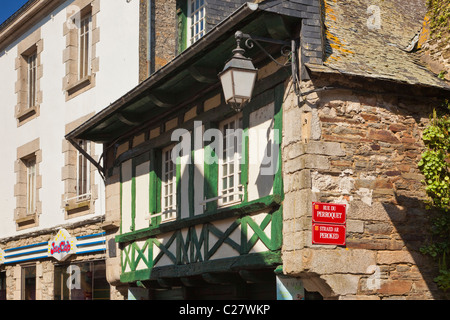 Mittelalterliche Altbau mit Straßenschildern Pontivy, Morbihan, Bretagne, Frankreich, Europa Stockfoto