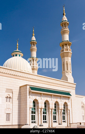 Eine Moschee in der Jumeirah von Dubai, Vereinigte Arabische Emirate. Stockfoto