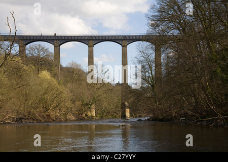 North Wales UK Pontcysyllte Aquädukt trägt die Shropshire Union Canal gebaut von Thomas Telford hoch über dem Fluss Dee Stockfoto