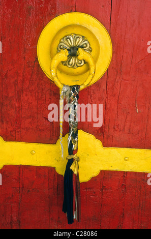 Bunte Tür im Norbulingka Palast, Lhasa, Tibet, China Stockfoto
