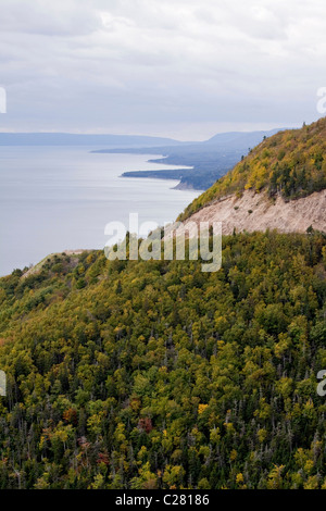 Küste, die Suche entlang der Cabot Trail, vom großen Smokey Lookout, Cape Breton, Nova Scotia, Kanada Stockfoto