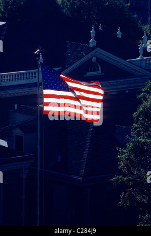 Old Glory, Flagge der Vereinigten Staaten von Amerika, fliegen über Independence Mall, Philadelphia, Pennsylvania, USA Stockfoto