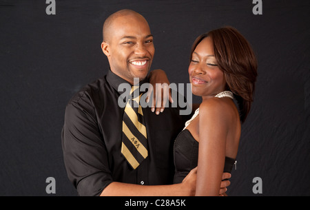 Afrikanische amerikanische paar lachen zusammen mit Vergnügen Stockfoto