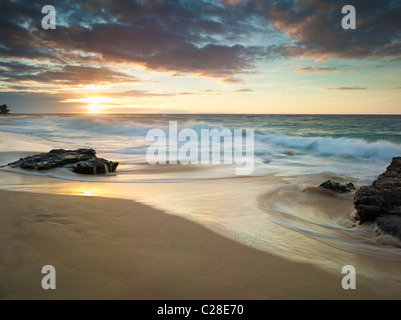 Sandy Beach Sonnenaufgang, Osten Oahu, Hawaii Stockfoto