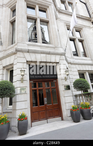 Der Haupteingang des Royal Horseguards Hotel in Whitehall, London. Stockfoto