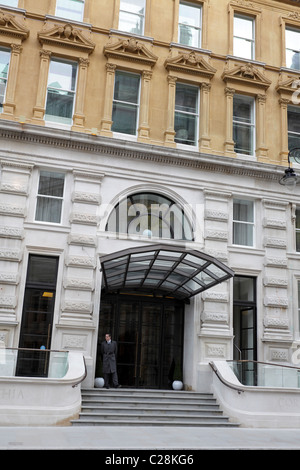 Der Haupteingang zum Hotel Corinthia in Whitehall, London. Stockfoto