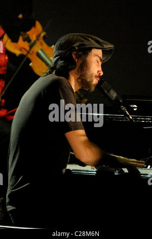 Patrick Watson führt live auf der Bühne The Queen Elizabeth Theatre Toronto, Kanada - 12.12.09 obligatorisch Stockfoto