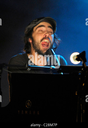 Patrick Watson führt live auf der Bühne The Queen Elizabeth Theatre Toronto, Kanada - 12.12.09 obligatorisch Stockfoto