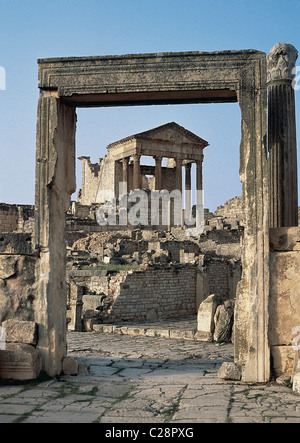 Römische Kunst. Tunesien. Dougga. Das Capitol, Jupiter, Juno und Minerva gewidmet. Stockfoto