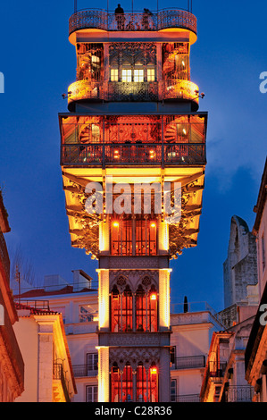 Portugal, Lissabon: Nächtlich beleuchteten "Elevador de Santa Justa" in Lissabons Zentrum Stockfoto