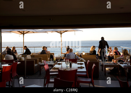 Getränke auf Balkon Wafu Restaurant in Mouille Point - Kapstadt Stockfoto