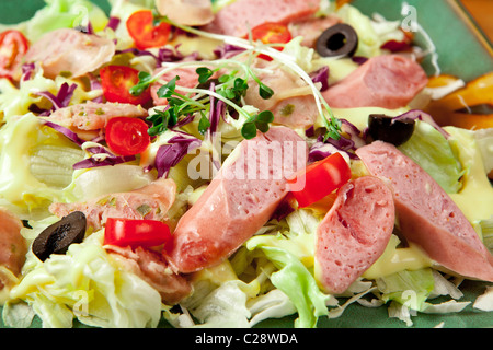 Koreanisches Essen Verkauf auf Restaurant, Südkorea gegrillt Wurstsalat mit Cajun sauce Stockfoto