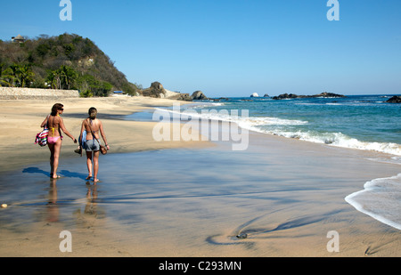 Menschen zu Fuß auf der Beach State Park Mazunte Oaxaca Mexico Stockfoto