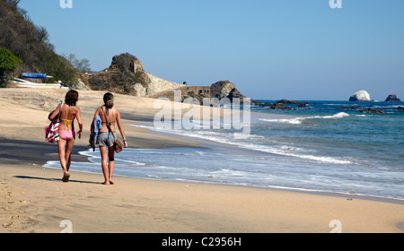 Menschen zu Fuß auf der Beach State Park Mazunte Oaxaca Mexico Stockfoto