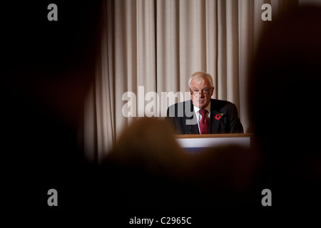 Die Rt Hon Lord (Chris) Patten of Barnes CH, Vorstandsvorsitzender der BBC Trust, ehemaliger Gouverneur von Hongkong und konservative Minister. Stockfoto