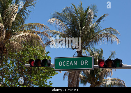 Ocean Drive Verkehr Straßenschild am South Beach in der Stadt von Miami Beach, Florida, USA. Stockfoto