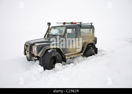 Land Rover Defender 90 - Island innere Hochland Winter Stockfoto