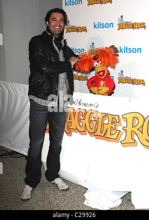 Gilles Marini Dr. Romanelli Fraggle Rock Kleidung Zusammenarbeit - ein Spielzeug-Laufwerk zugunsten der La Mission bei Kitson Los Stockfoto