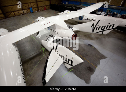 Virgin Galactic enthüllt SpaceShipTwo, der weltweit erste kommerzielle bemannte Raumschiff Virgin Gründer Sir Richard Branson und Stockfoto